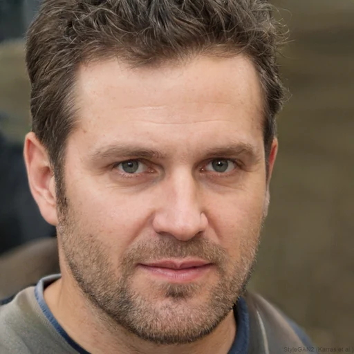 Lars R.